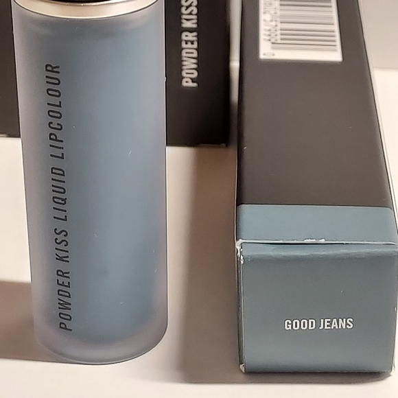 MAC Powder Kiss Liquid Lipcolour *GOOD JEANS* - Picture 4 of 5